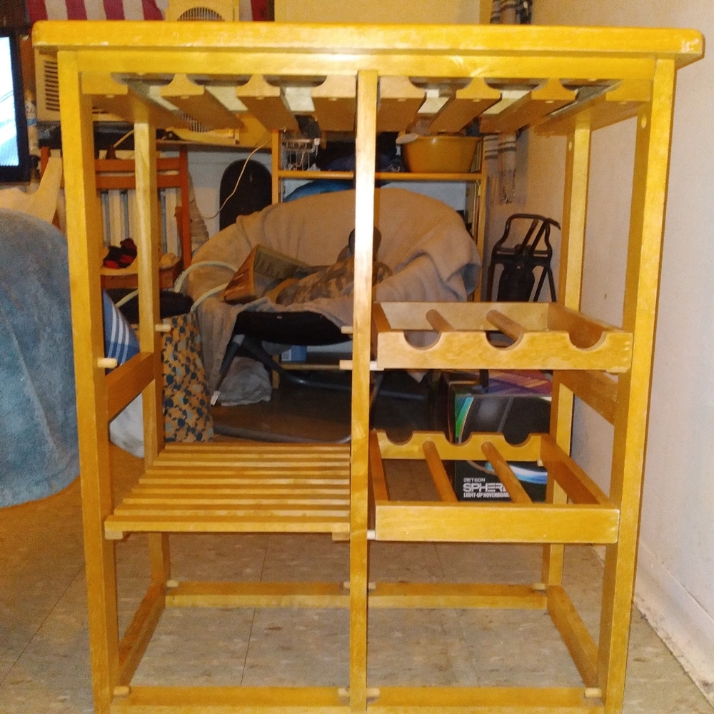 Lunch table......pool table.....wine storage. - Picture 6 of 6